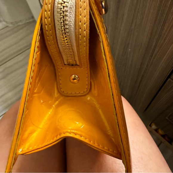 LOUIS VUITTON
Mango Monogram Vernis Forsyth PM Bag - Picture 6 of 12